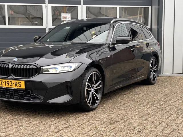BMW 3 Serie Touring 320e 2024 Hybride Benzine 4
