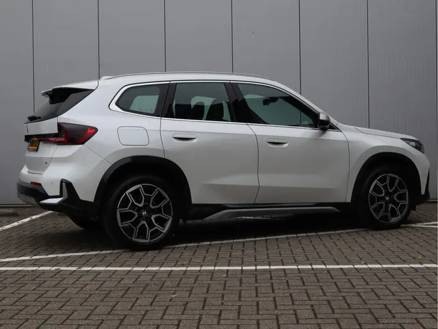 BMW X1 sDrive18i 2023 Benzine 5