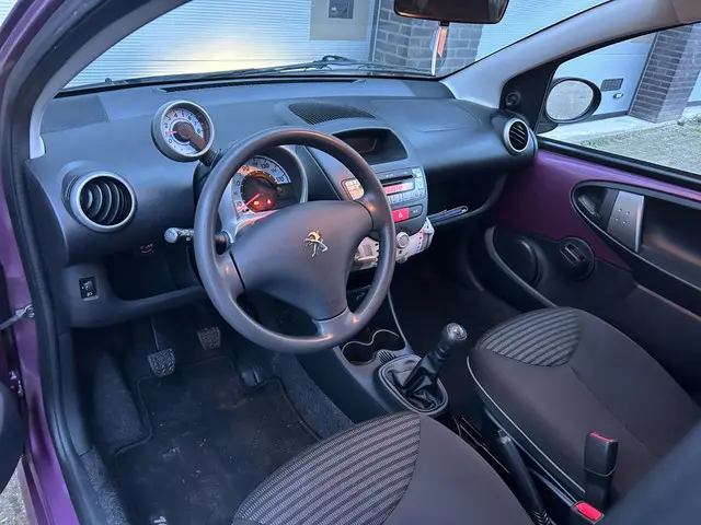 Peugeot 107 1.0 Active 2014 Benzine 5