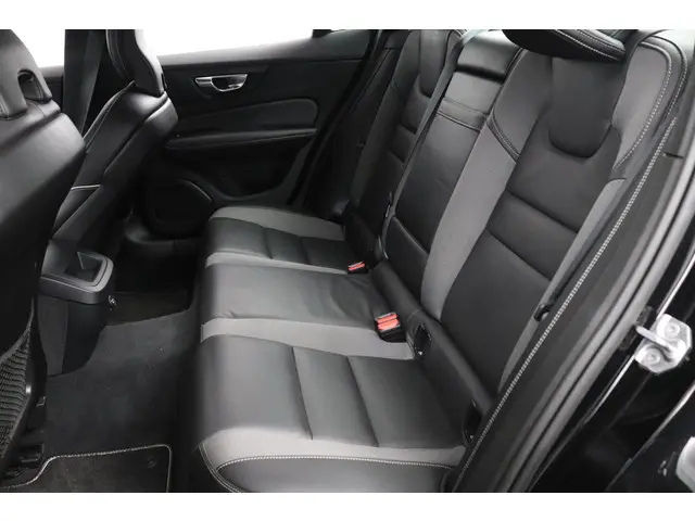 Volvo S60 2.0 T4 R-Design 2020 Benzine 30