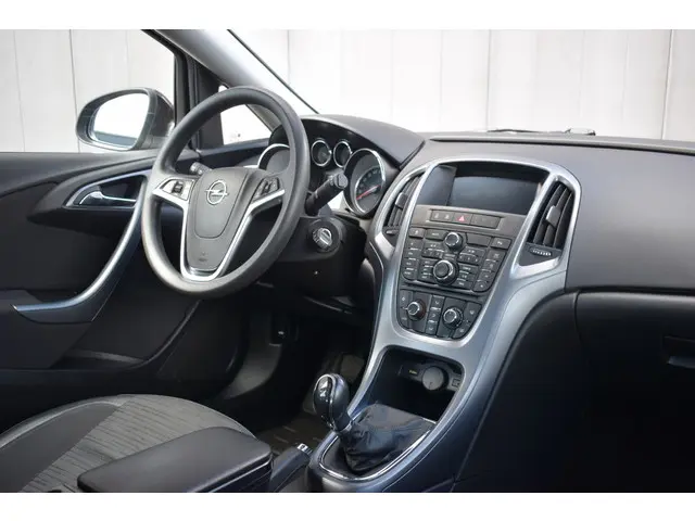 Opel Astra 1.4 Turbo Business + 2014 Benzine 2