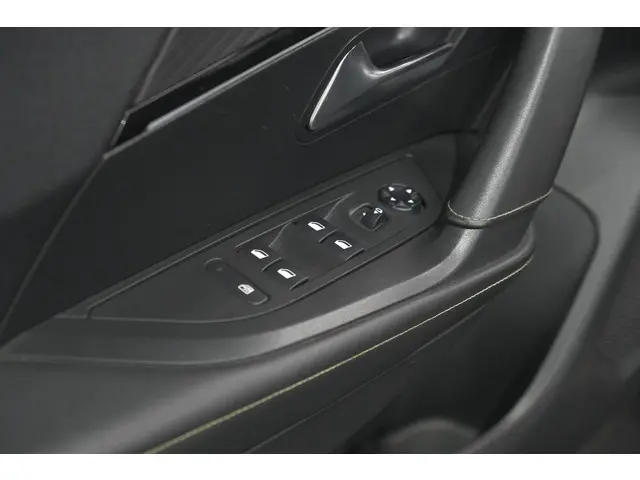 Peugeot 2008 PureTech 130 GT-Line 2020 Benzine 25