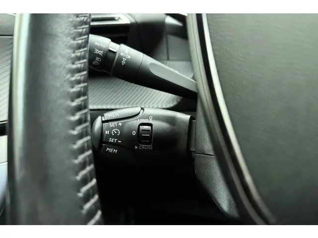 Peugeot 2008 1.2 PureTech GT-Line 2020 Benzine 25