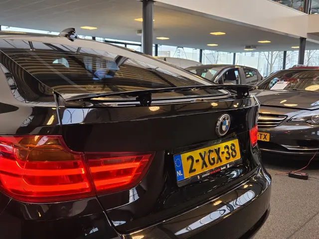 BMW 3 Serie Gran Turismo 320i Executive 2014 Benzine 13