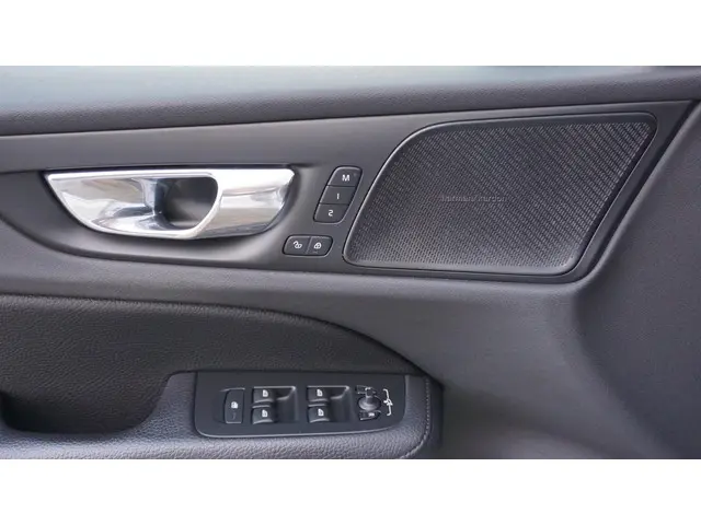 Volvo V60 2.0 T5 250pk R-Design 2019 Benzine 41