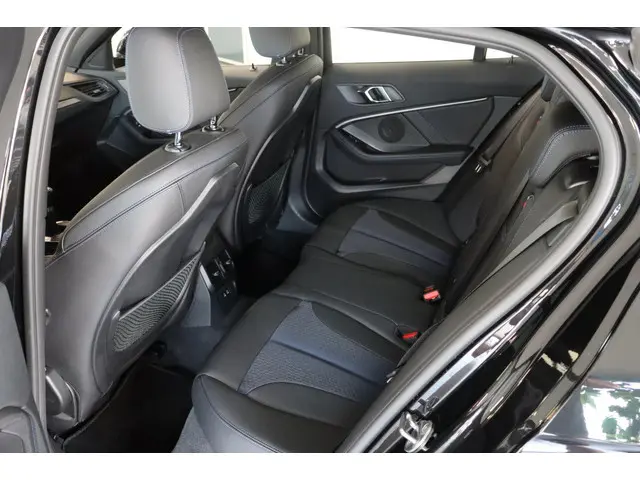 BMW 1 Serie 118i Business Edition 2021 Benzine 23