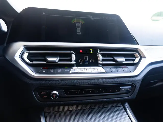 BMW 3 Serie Sedan 330e 2020 Hybride Benzine 28