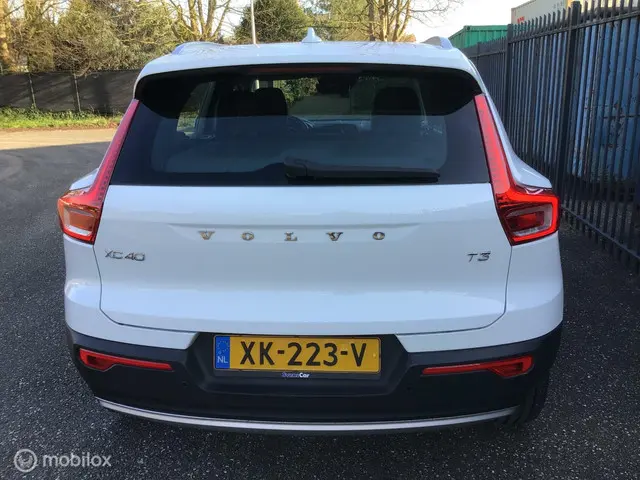 Volvo XC40 3