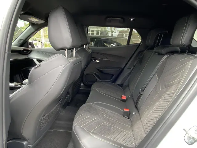 Peugeot 2008 1.2T 130pk Automaat GT 2023 Benzine 12