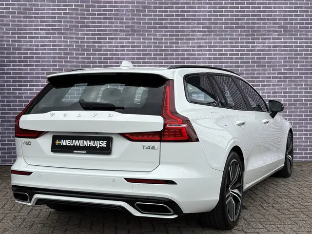 Volvo V60 2.0 T4 R-Design 2020 Benzine 3
