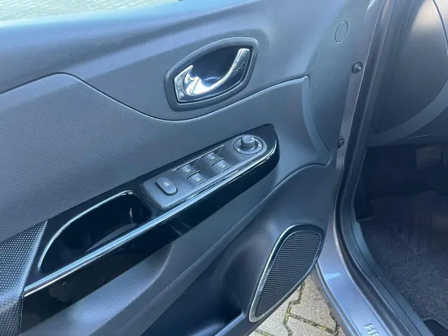 Renault Captur 1.2 TCe Helly Hansen 2015 Benzine 32