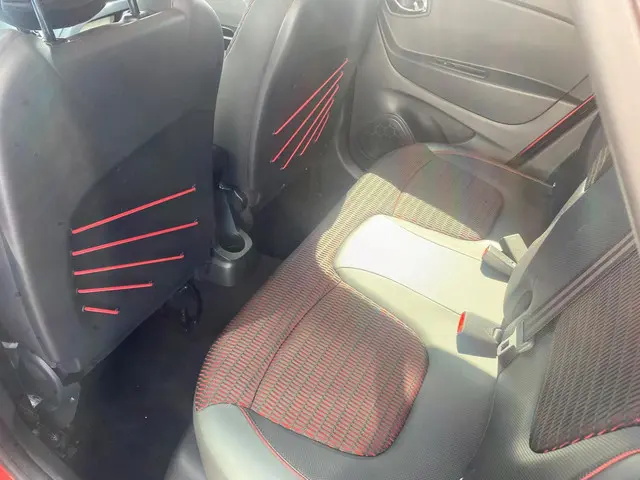 Renault Captur 1.2 TCe Helly Hansen 2015 Benzine 18