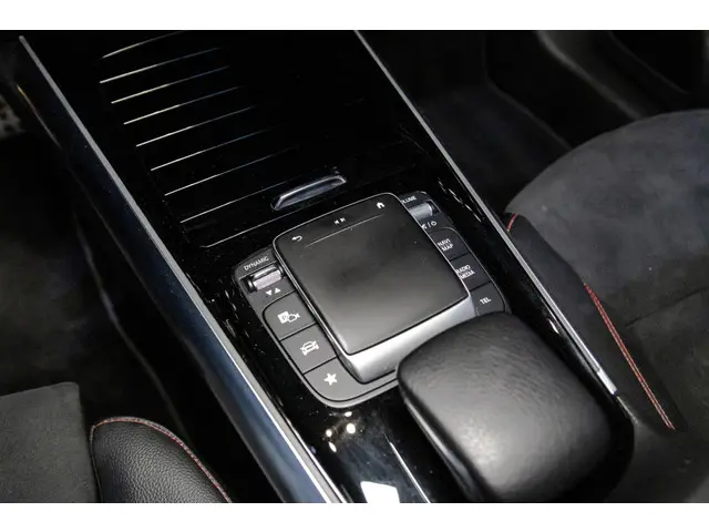 Mercedes-Benz GLA 250 e AMG Line 2021 Hybride Benzine 24