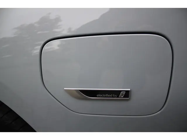 BMW 3 Serie Touring 320e 2023 Hybride Benzine 12