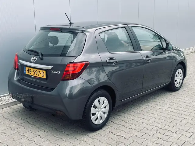 Toyota Yaris 1.0 VVT-i Style 2015 Benzine 19
