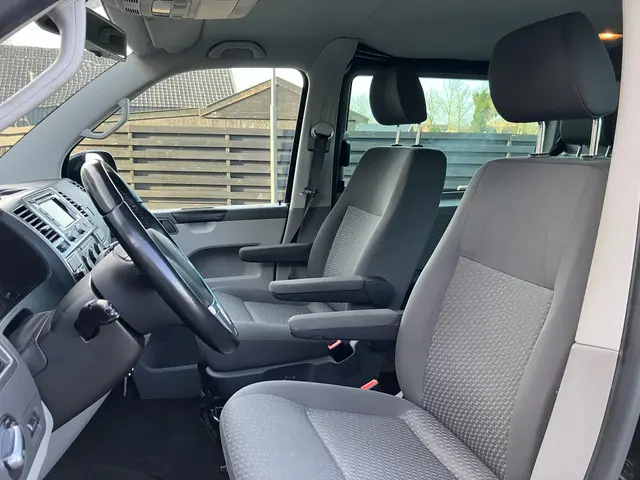 Volkswagen Transporter 2.0 TDI L2H1 DC 2015 Diesel 22