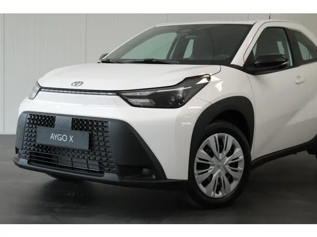 Toyota Aygo X Hybrid 115 play, 2026 Hybride Benzine 25