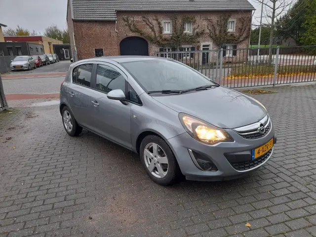 Opel Corsa 1.4-16V BlitZ 2014 Benzine 13