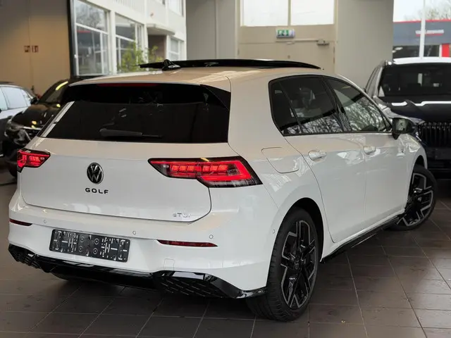 Volkswagen Golf 1.5 R Line 2025 Hybride Benzine 12