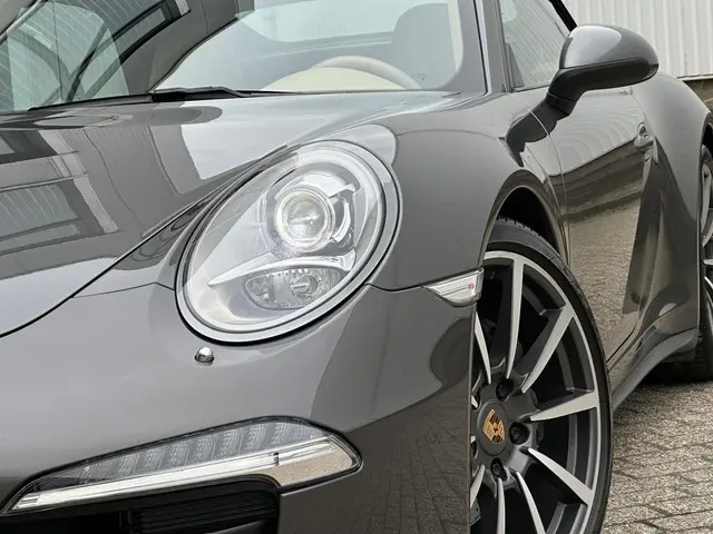 Porsche 911 Cabrio 3.4 Carrera 4 2013 Benzine 10