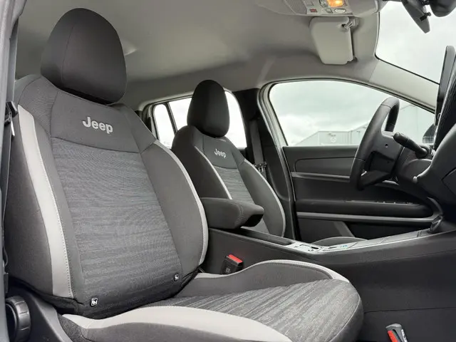Jeep Avenger Longitude 54 kWh Aut. 2024 Elektrisch 13