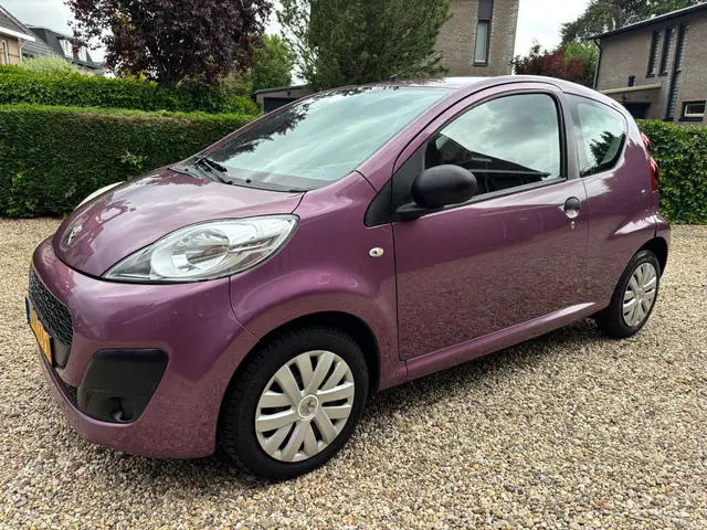 Peugeot 107 1.0 Access Accent 2012 Benzine