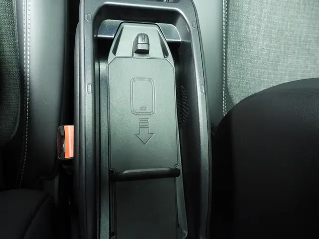 MINI 5-Deurs Cooper 2023 Benzine 24