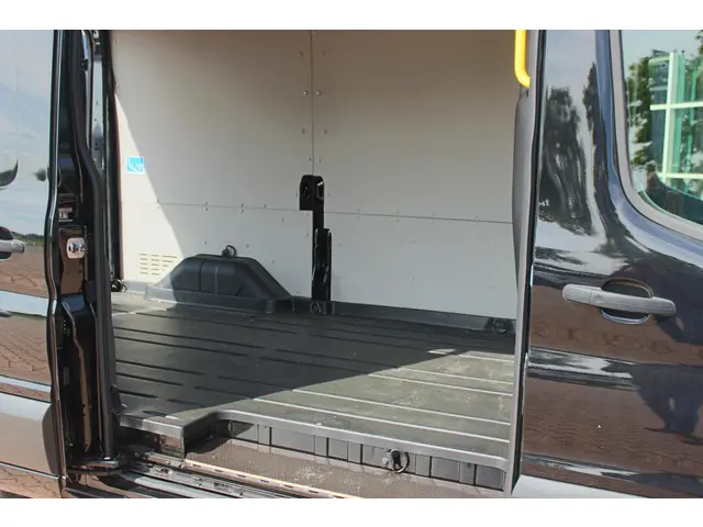 Ford E-Transit 350 L2H2 Trend 68 kWh 2022 Elektrisch 11