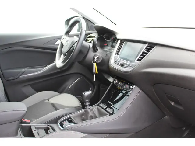 Opel Grandland X 1.2T 130 INNOVATION 2019 Benzine 10