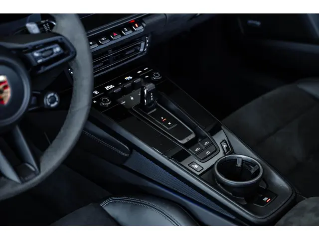 Porsche 911 Carrera GTS Cabrio 2022 Benzine 31