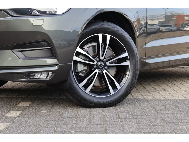 Volvo XC60 B5 Momentum Exclusive 2021 Benzine 10