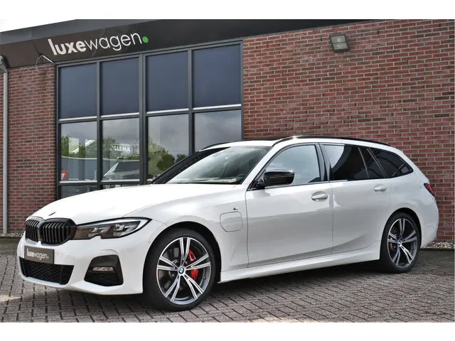 BMW 3 Serie Touring 330e M-Sport 2020 Hybride Benzine 31
