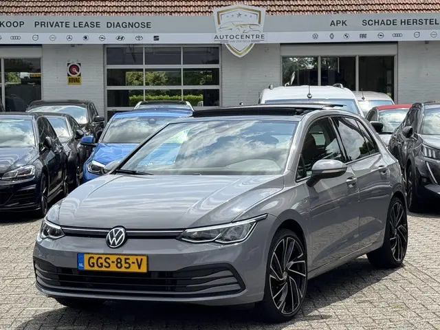 Volkswagen Golf 1.0 eTSI Life Business 2022 Benzine 2