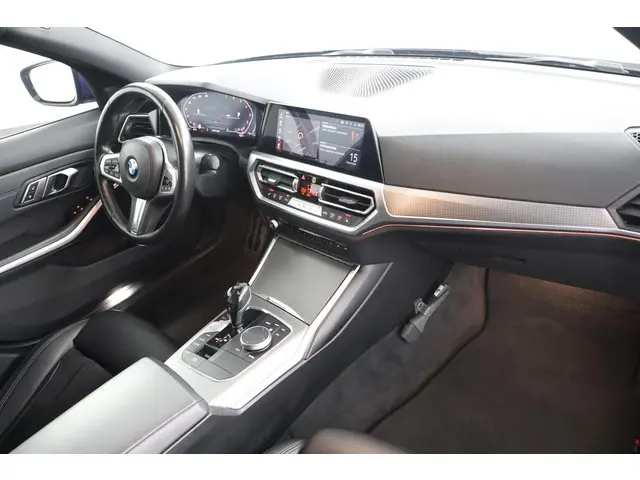 BMW 3 Serie 330i High Executive 2020 Benzine 68