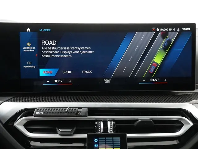 BMW M3 3-serie xDrive Competition 2024 Benzine 17