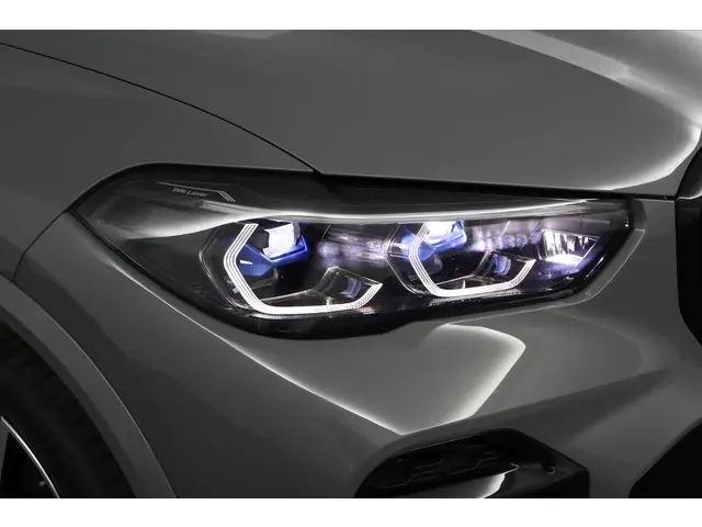 BMW X5 xDrive40i High Executive 2022 Benzine 70