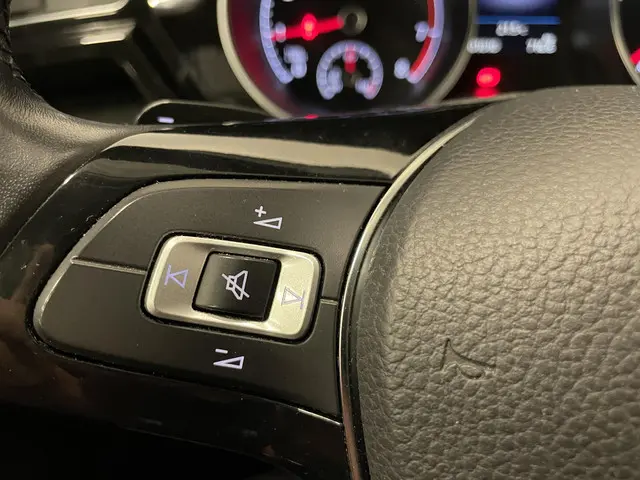 Volkswagen Touran 1.5 TSI DSG Highline 2020 Benzine 20