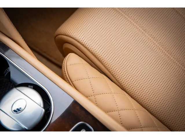 Bentley Bentayga 6.0 W12 black on black 2016 Benzine 31