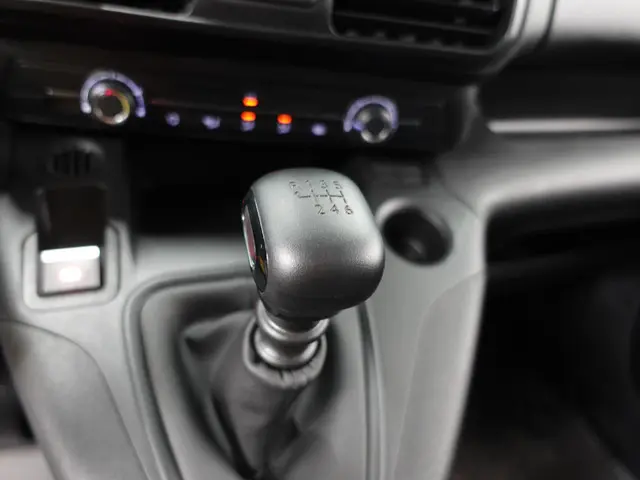 Peugeot Partner 100pk L1 2023 Diesel 23
