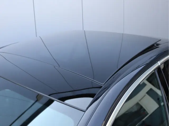 Mercedes-Benz E-Klasse 200 Luxury 2022 Hybride Benzine 12