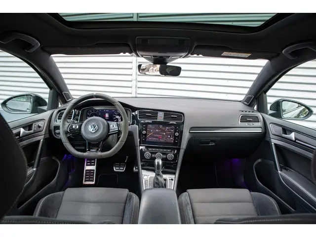 Volkswagen Golf 2.0 TSI 4Motion R 2017 Benzine 3