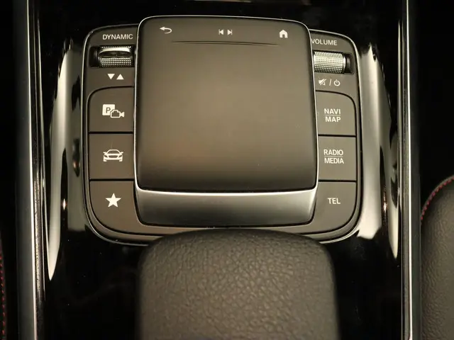 Mercedes-Benz GLA 250 e Style 2020 Hybride Benzine 48