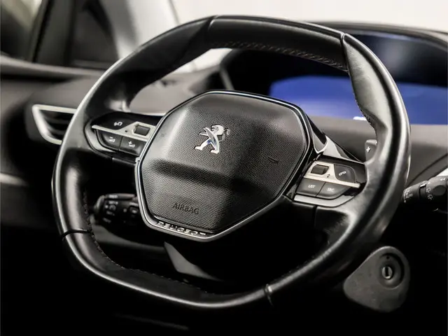 Peugeot 3008 1.2 PureTech Sport 2017 Benzine 17