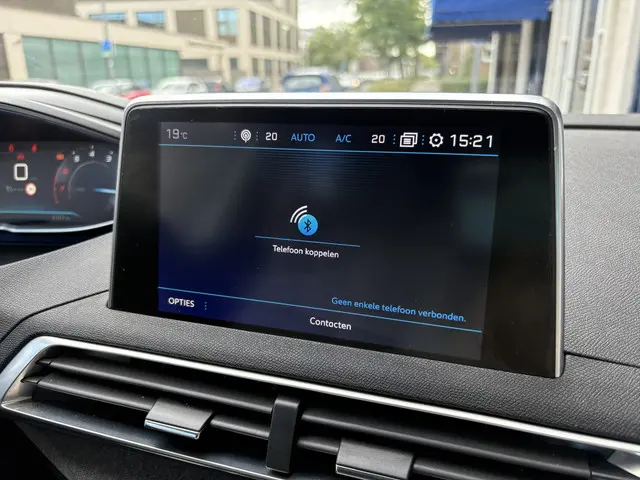 Peugeot 5008 1.2 PureTech Allure 2017 Benzine 12