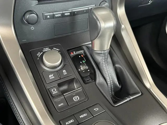 Lexus NX 300h AWD Edition 2015 Hybride Benzine 26