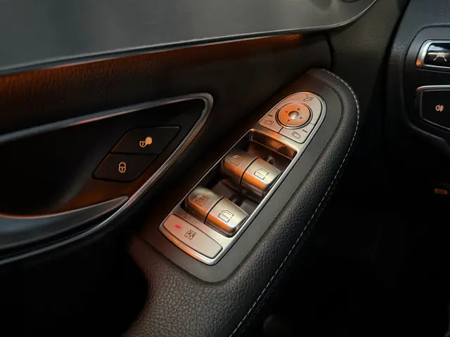 Mercedes-Benz C-Klasse 250 2015 Benzine 20