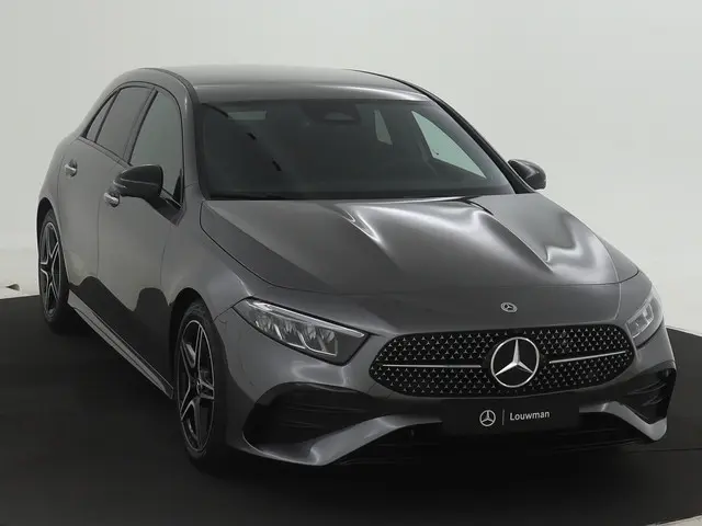 Mercedes-Benz A-Klasse 200 AMG Line 2024 Benzine 22