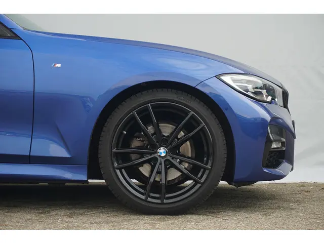 BMW 3 Serie 320i 2019 Benzine 6