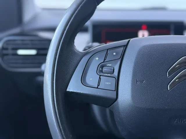 Citroën C4 Cactus 1.2 PureTech Shine 2015 Benzine 19