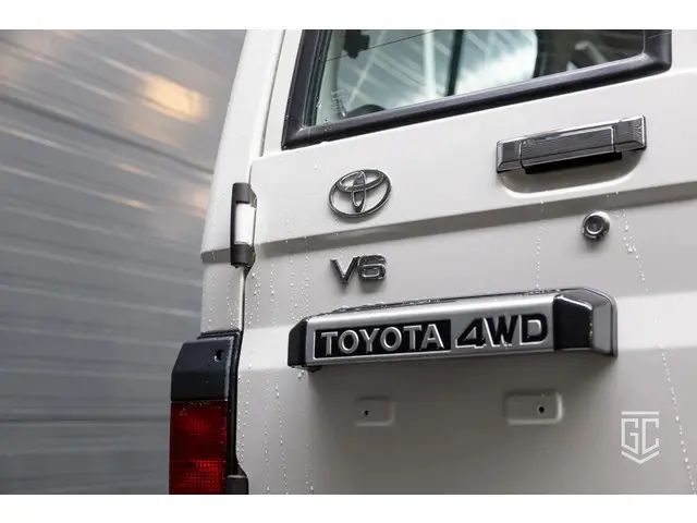 Toyota Land Cruiser GRJ78 M/T 2024 Benzine 8